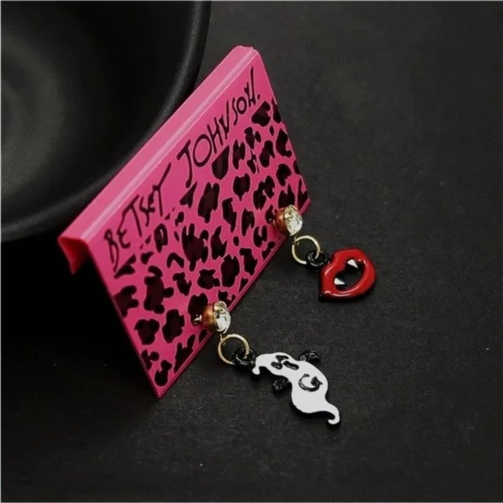 NWT. Betsey Johnson. Cute Ghost Vampire Lips Halloween Asymmetric Stand Earrings